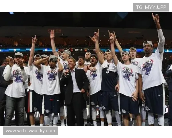 马刺阵容深度八人得分上双 攻防均衡潜力巨大